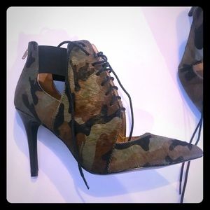 Banana republic camo high heels